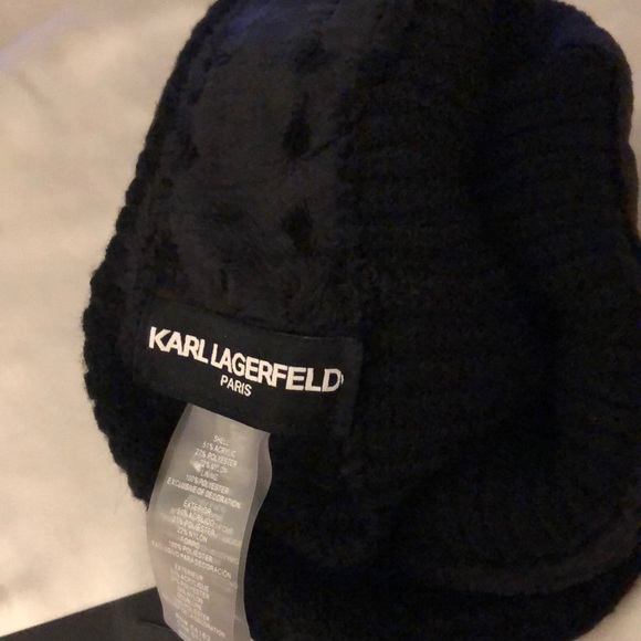 Karl Lagerfeld Paris Black Ribbed Beanie Karl Patch Black Faux Fur Pom OS NWT - Picture 13 of 15
